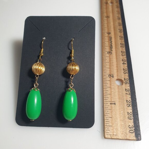 Gold Tone Green Drop Earrings Ribbed Bead Fishhook Back Lightweight Jewelry Gift - Picture 3 of 4